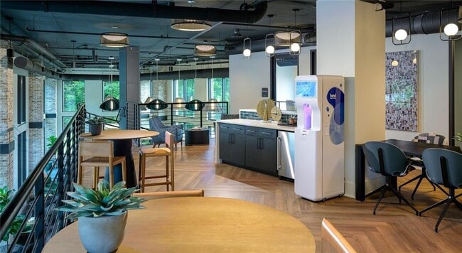 Building Photo - 400 Bishop St NW