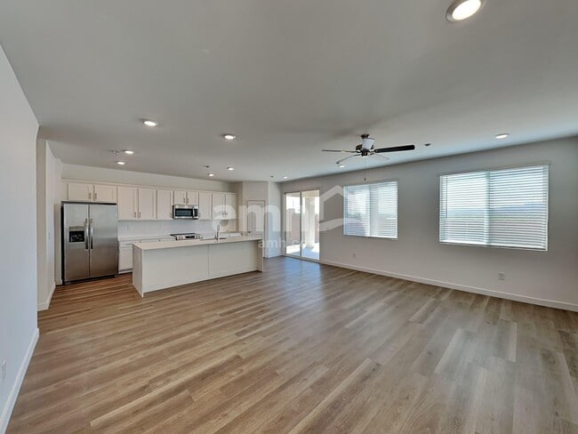 Building Photo - 6137 W Calle Lingo