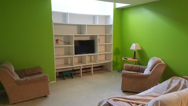 Foto del edificio - 204 E Callender St