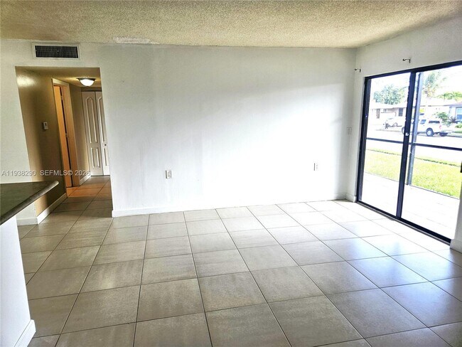 Foto del edificio - 19760 SW 103rd Ct