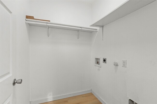 Foto del edificio - 1908 Gallagher St