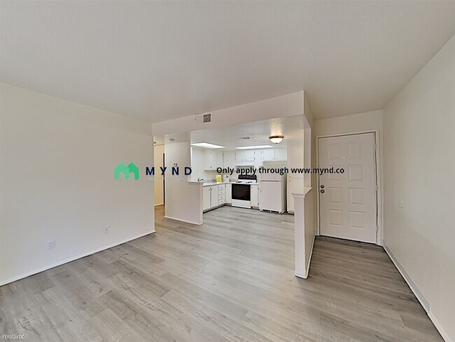 Building Photo - 4930 College Oak Dr