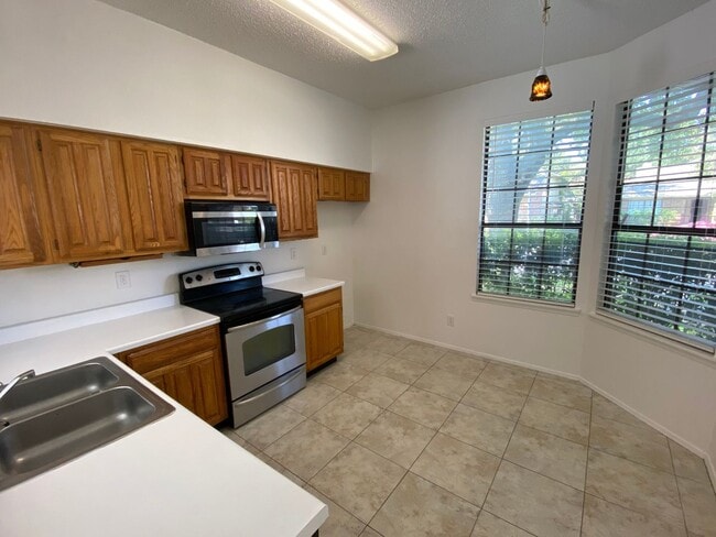 Foto del edificio - 7904 Steppington Dr