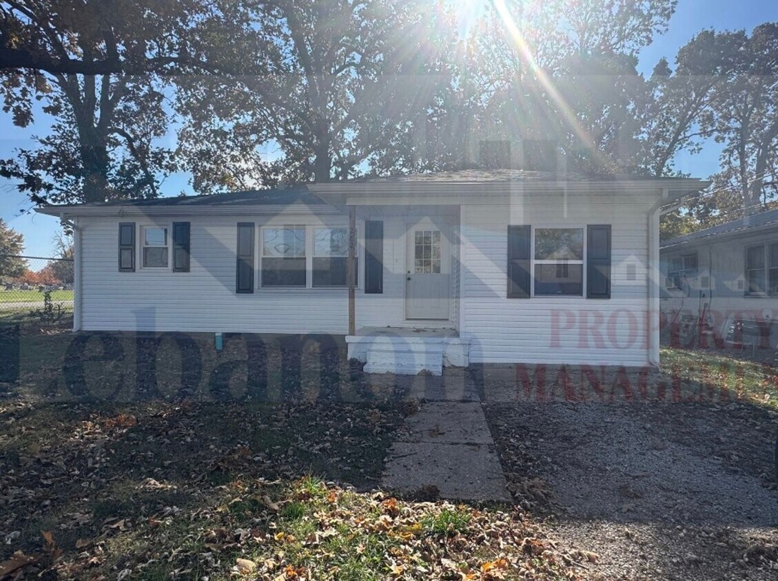 Foto principal - Cute 4 bed 2 bath house for rent!