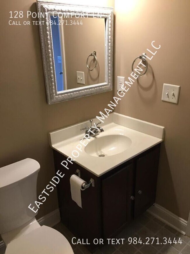 Building Photo - 128 Point Comfort Ln