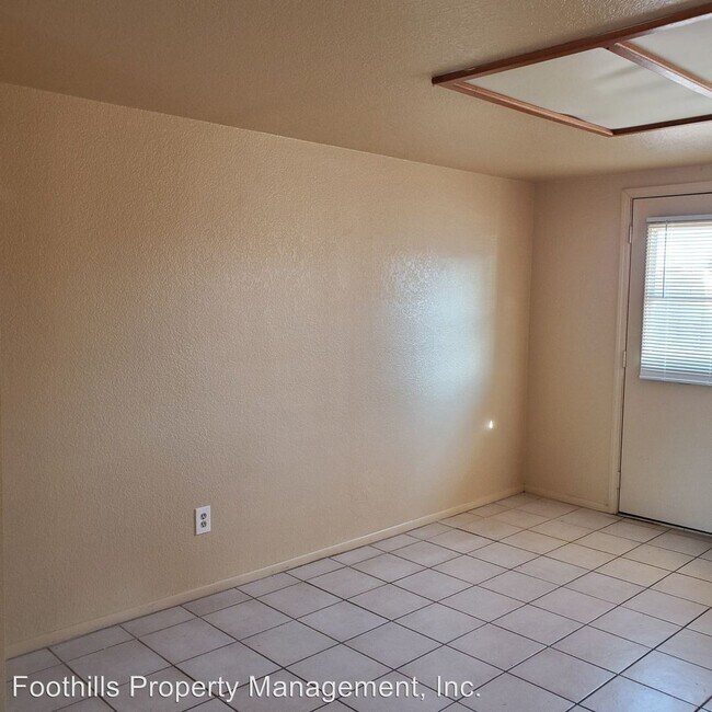 Building Photo - 2 br, 1 bath Apartment - 1629 Birch Street #4
