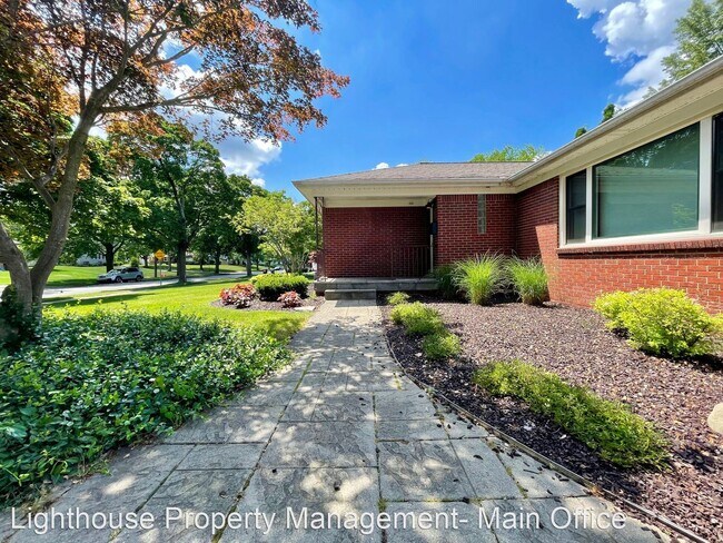 Foto del edificio - 4 br, 3 bath House - 647 Sligh Blvd NE