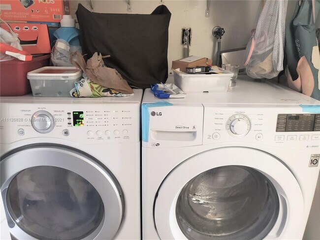 Building Photo - 1100 SW 104th Ct