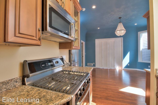 Building Photo - 545 Ashbury St