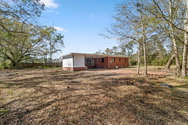 Foto del edificio - 6357 Dickerson Ave