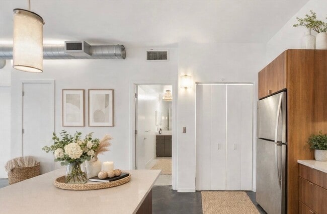 Building Photo - 9 Medford St