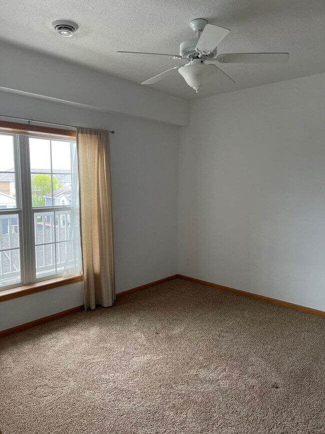 Foto del edificio - 1 Bedroom Apartment Available August 1st, ...