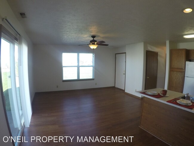 Foto del edificio - 3967-3975 Amelia Ave