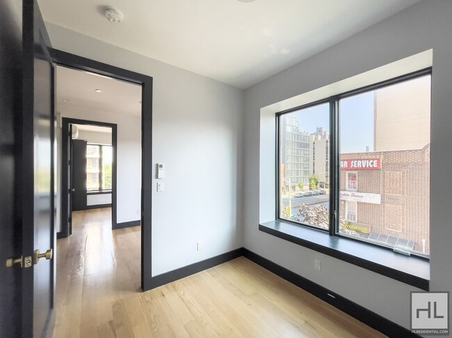 Building Photo - 4 AVENUE / Spacious South Slope 4-Bed, 2-B...