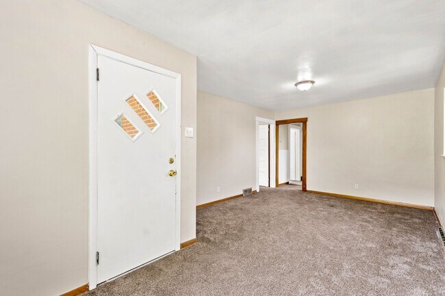 Foto del edificio - Stunning 3 bed, 2 bath home in Ambridge available August 15!