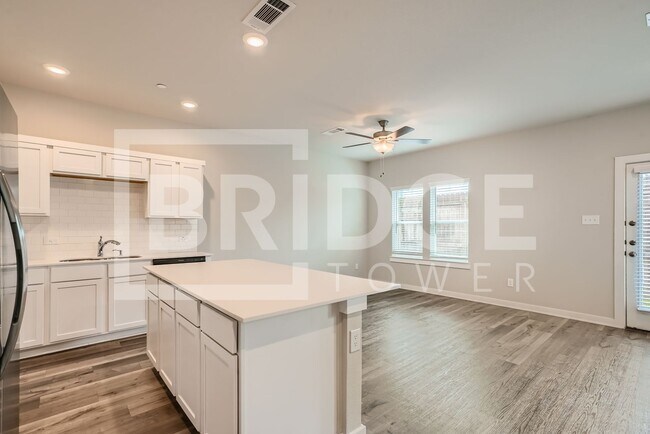 Foto del edificio - 349 N Centro Circle, Shenandoah, TX 77385