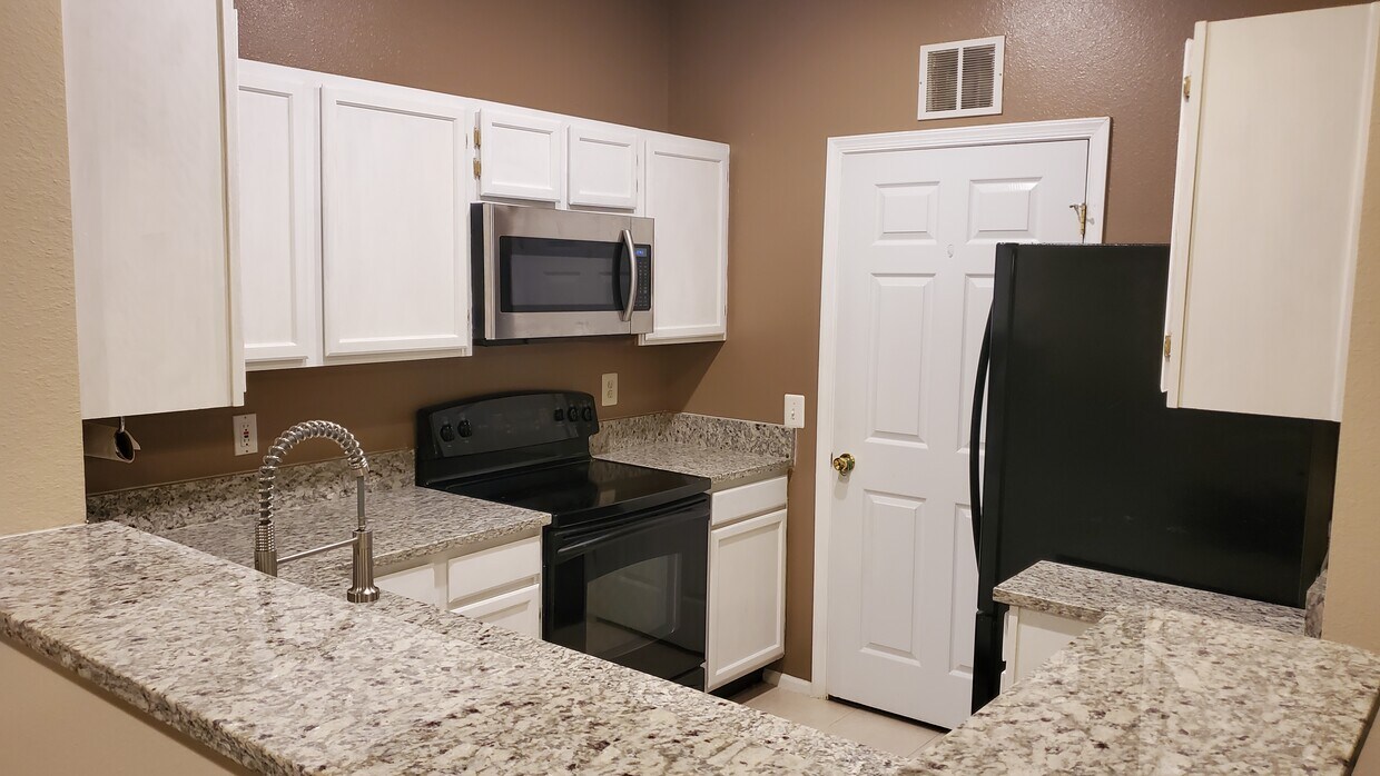 Foto principal - 1521 Spring Gate Dr.
