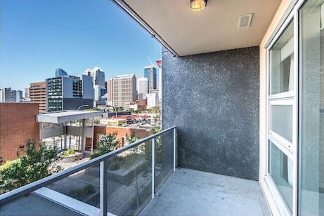 Building Photo - Beautiful 2 bedroom/2 Bathroom Nuera Condo