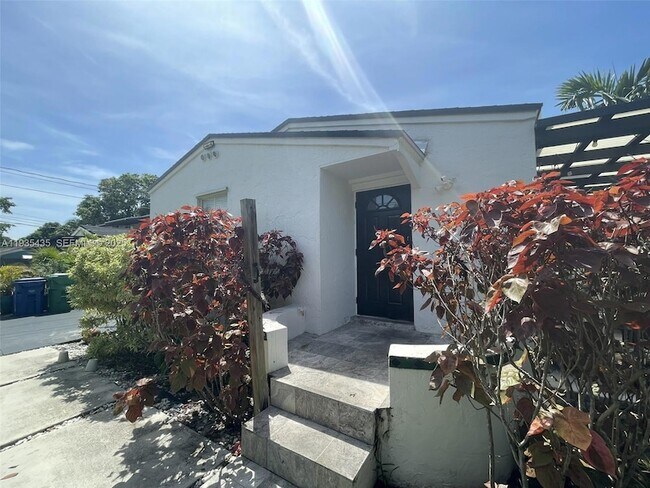 Building Photo - 200 NE 110th St