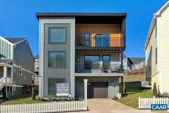 Building Photo - 314 Huntley Ave