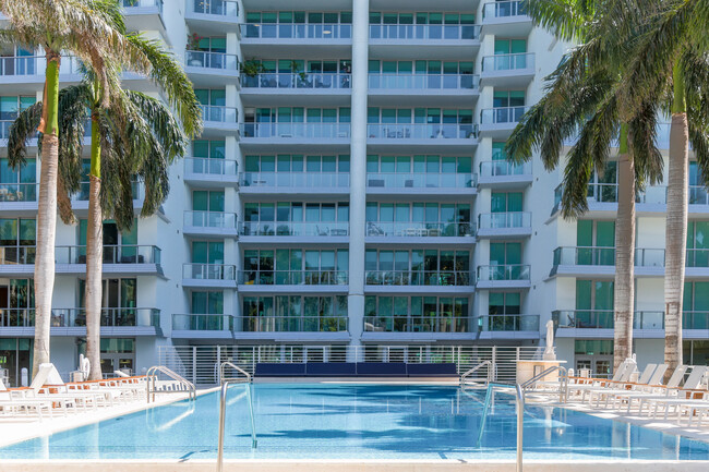 Foto del edificio - 2627 S Bayshore Dr