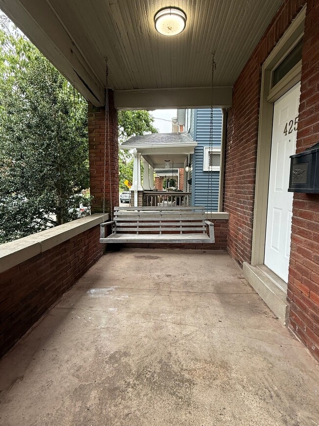 Building Photo - 425 Reinhard Ave