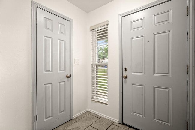 Building Photo - 403 Fantail Loop
