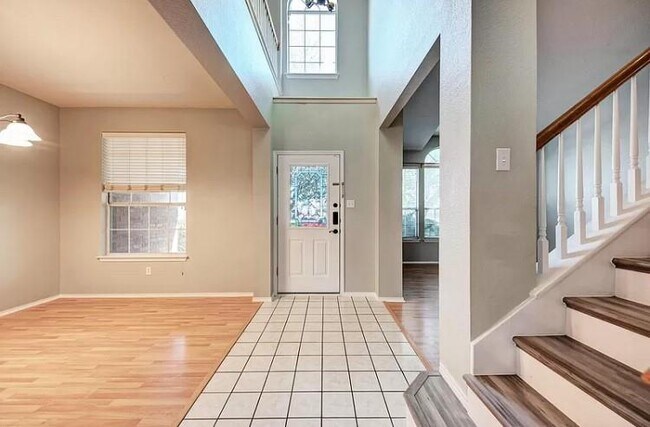 Foto del edificio - 9437 Lightwood Loop
