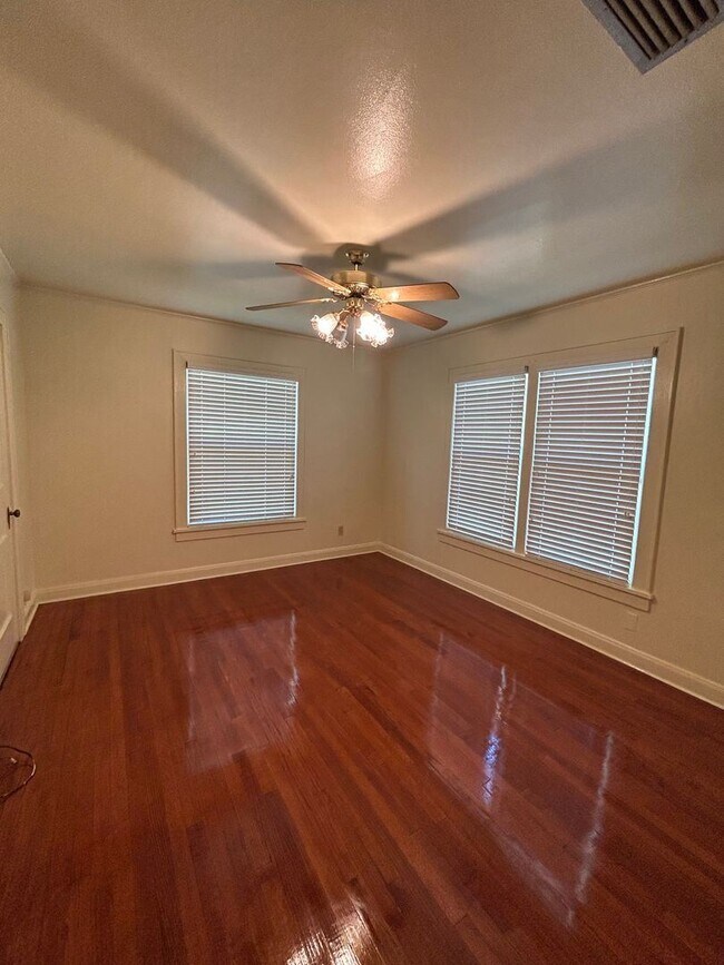 Foto del edificio - 3 br, 1.5 bath House - 131 Pennsylvania Ave