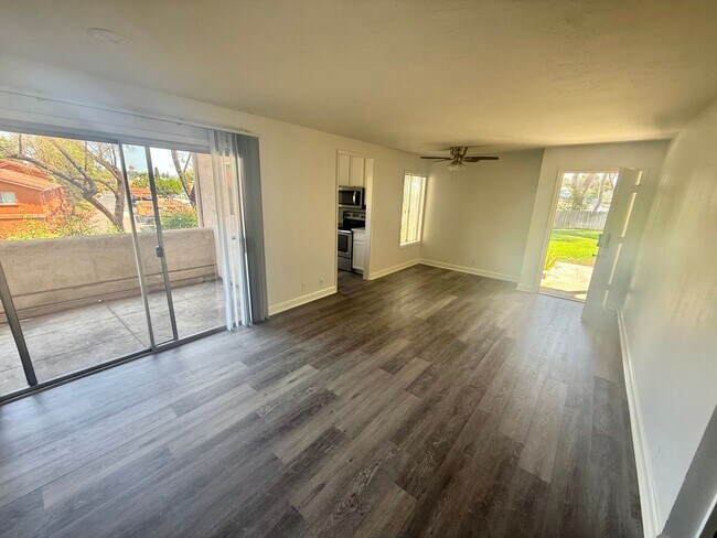 Foto del edificio - Beautiful 2 bed/2 bath in Vista!