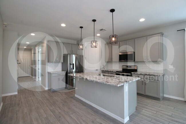 Building Photo - 35733 W Santa Monica Ave