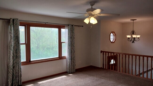 Foto del edificio - 5420 Hillside Dr W