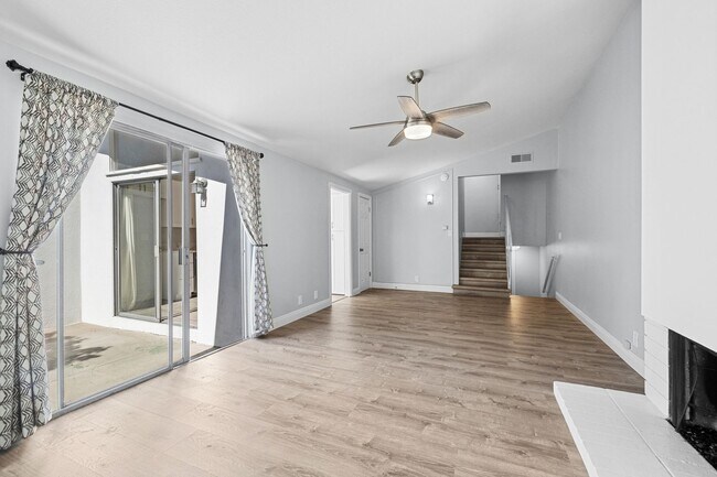 Building Photo - Newly remodeled 2 bedroom w/ the best Loca...