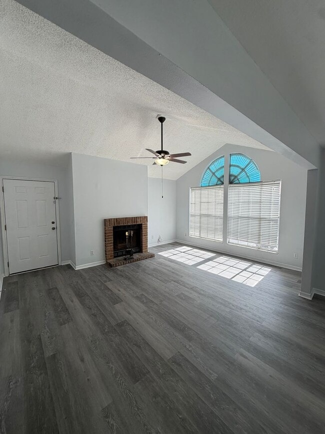 Building Photo - 645 Stafford Terrace
