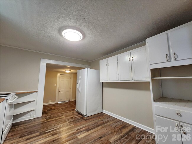 Foto del edificio - 121 Willow Ln NW