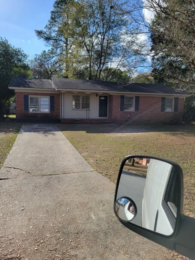 Building Photo - 411 Vintage Rd