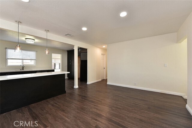 Foto del edificio - 215 W Petunia St