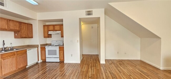 Building Photo - 2151 Hussium Hills St