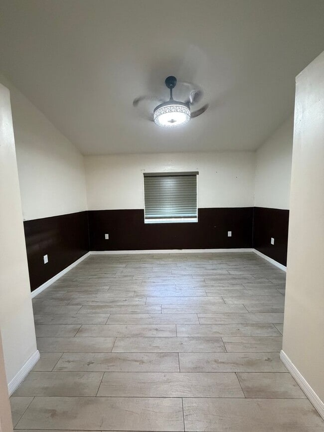 Building Photo - 502 W 9th St