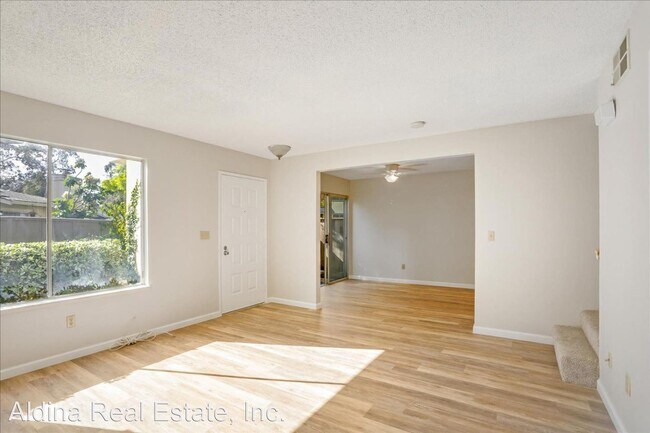 Building Photo - 3 br, 1.5 bath House - 1811 Cherokee Dr. U...