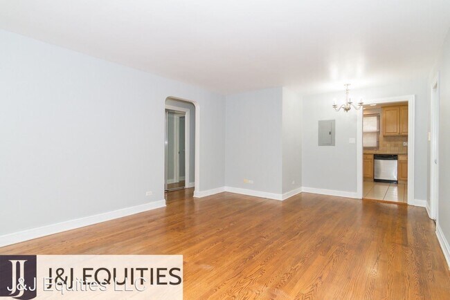 Building Photo - 7320-7330 N Ridge Blvd