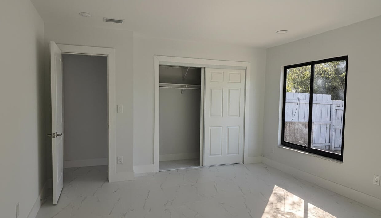 Building Photo - 4852 Weymouth St