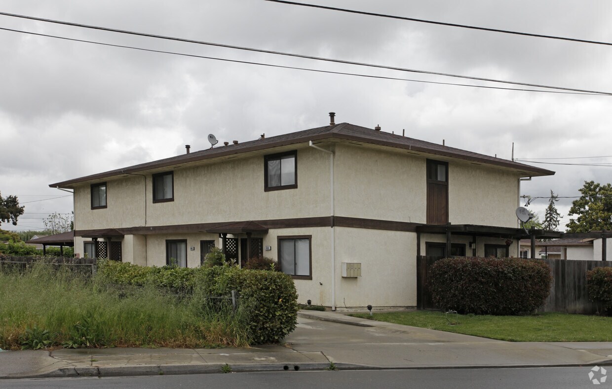 Primary Photo - 440 Meek Ave