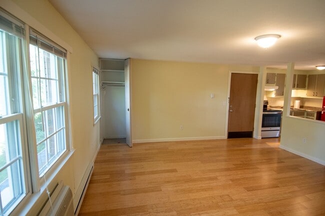 Building Photo - One Bedroom condo in Northampton