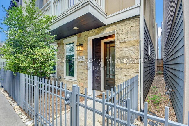 Foto del edificio - 720 N Shepherd Dr