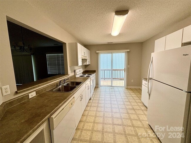 Building Photo - 159 Clear Creekside Dr