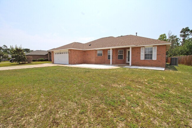 Foto del edificio - Large 3 / 2 bath split floorplan home 5 mi...