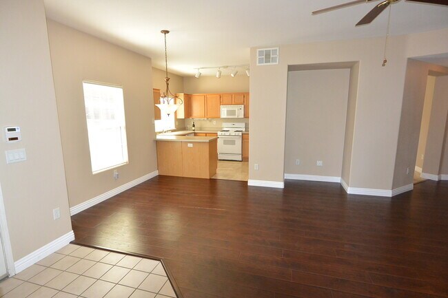 Building Photo - 1st Flr Condo 2 Bed W/Den - Gated Communit...