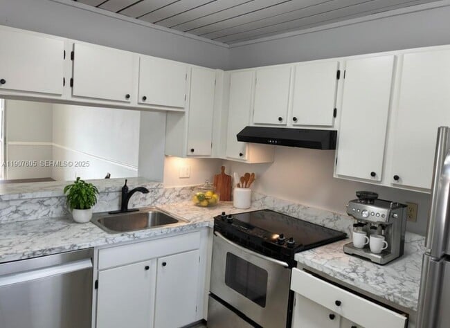 Building Photo - 19781 SW 114th Ave