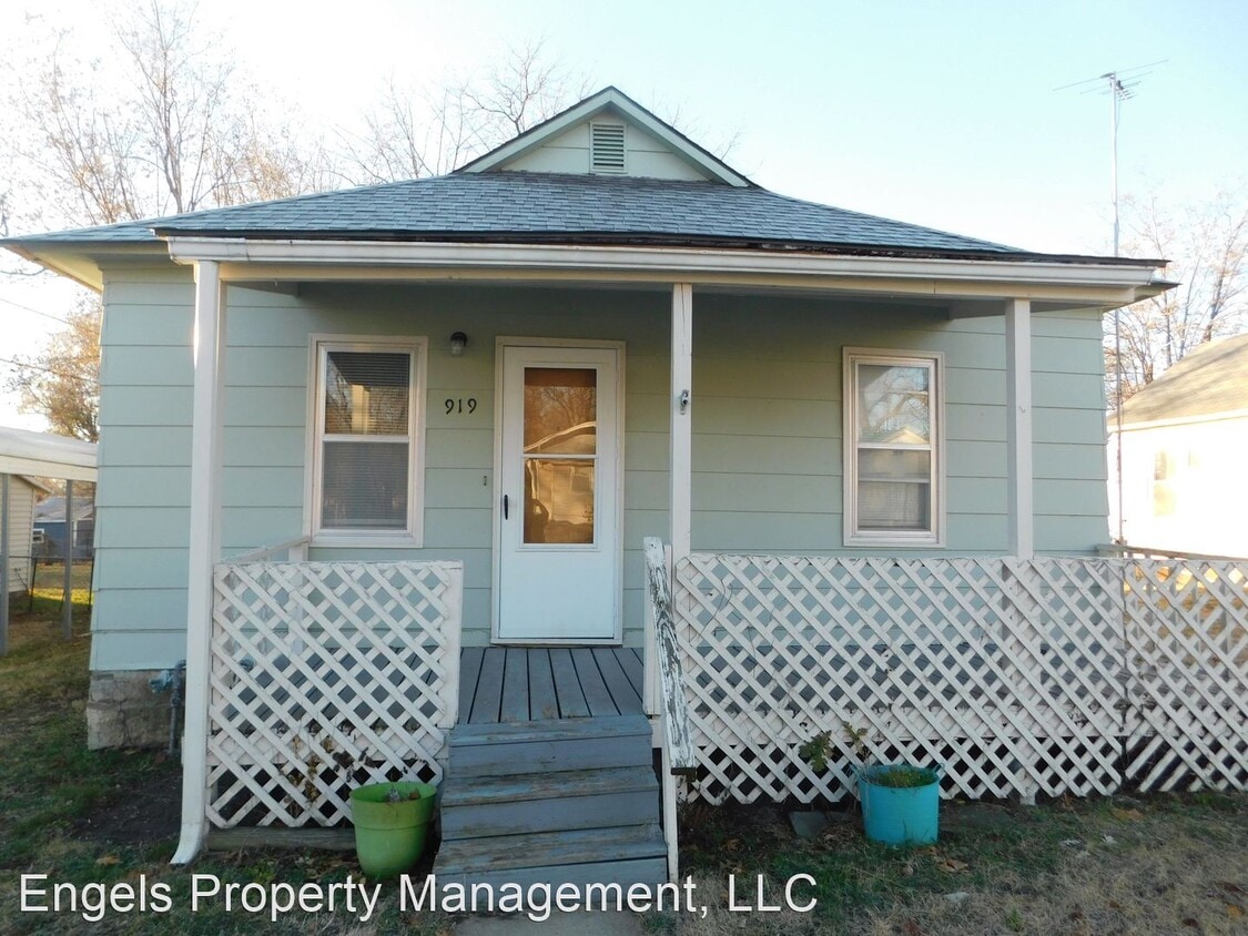 2 br, 1 bath House 919 W Carr House Rental in El Dorado, KS